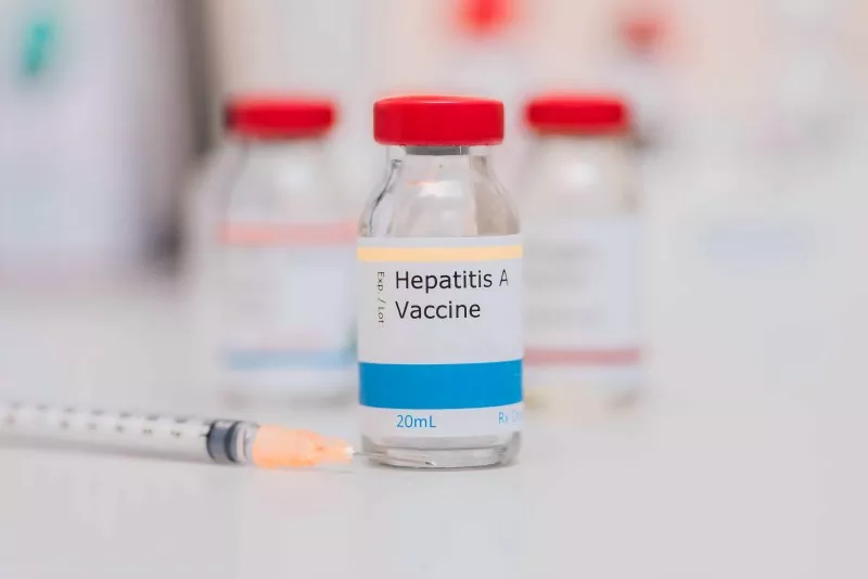 Wie wählt man zwischen abgeschwächten und inaktivierten Hepatitis-A-Lebendimpfstoffen?